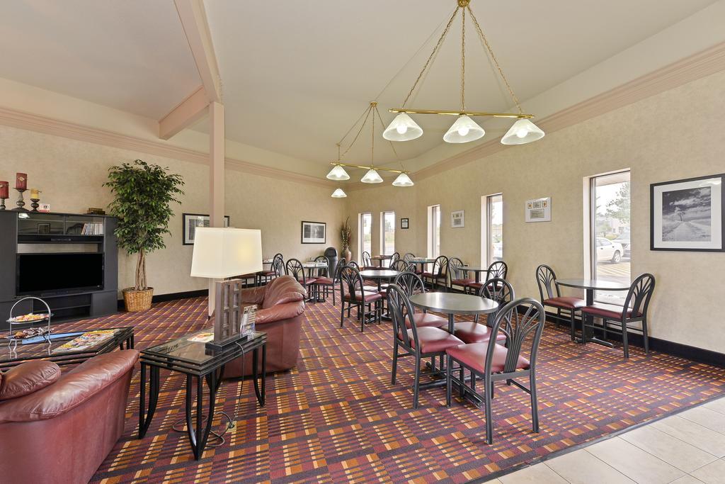 Super 8 By Wyndham Casper West By The River Exterior foto