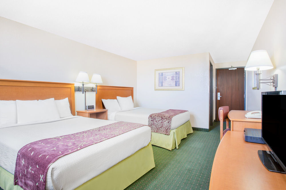 Super 8 By Wyndham Casper West By The River Exterior foto