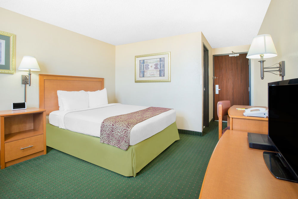 Super 8 By Wyndham Casper West By The River Exterior foto