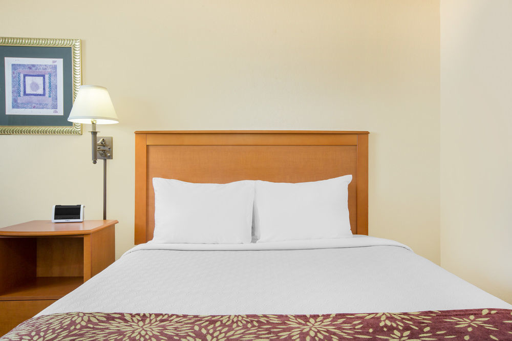 Super 8 By Wyndham Casper West By The River Exterior foto