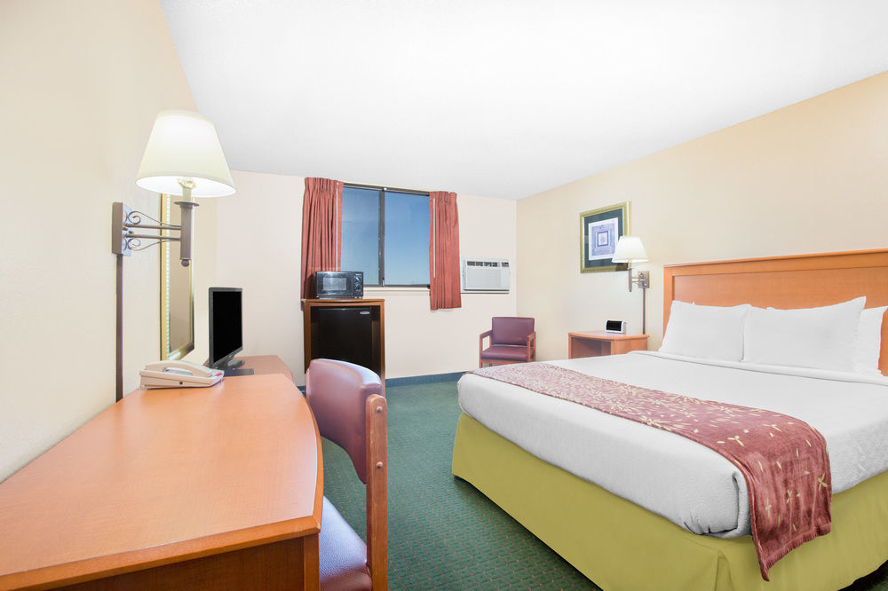 Super 8 By Wyndham Casper West By The River Exterior foto